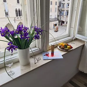 Old Square View Apartment